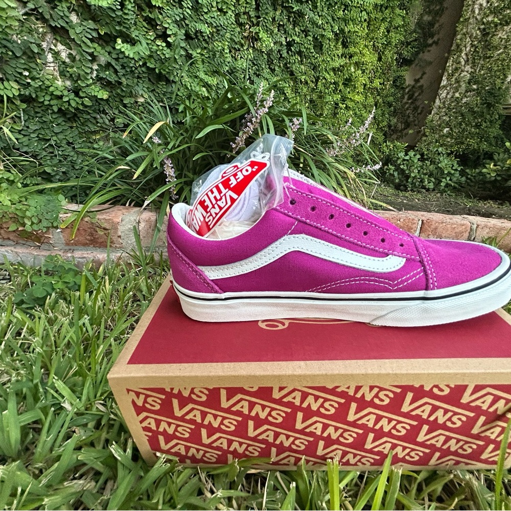 NWT! Vans Fuchsia and White Low-Top Sneakers
